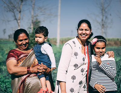 photo of family of women and children