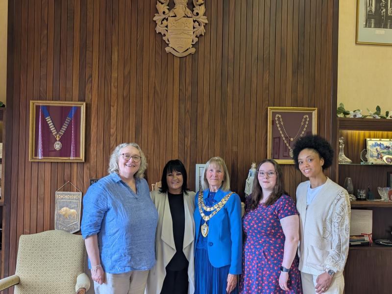 The Mayor with members of OVOS.