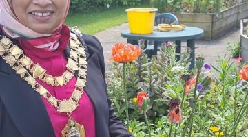 The Mayor attending the OASIS Mental Health Support Horticulture Project