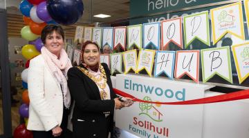 Mayor Ashraf and Cllr Grinsell at the Elmwood Family Hub 