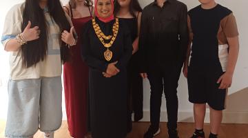 (left-right) Lola, Skye, Trinity, Alex and Bailey with the Mayor of Solihull.