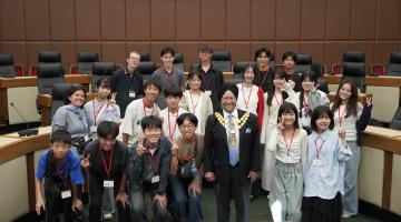 The Mayor of Solihull with Japanese students from CHE Intercultural exchange