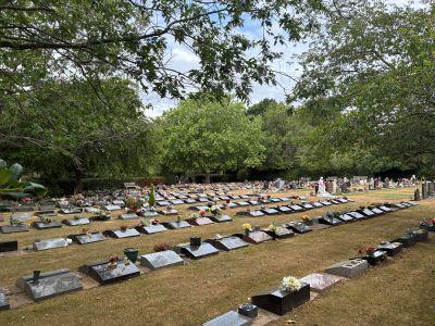 Photo of cremated remains graves at Widney Manor Cemetery
